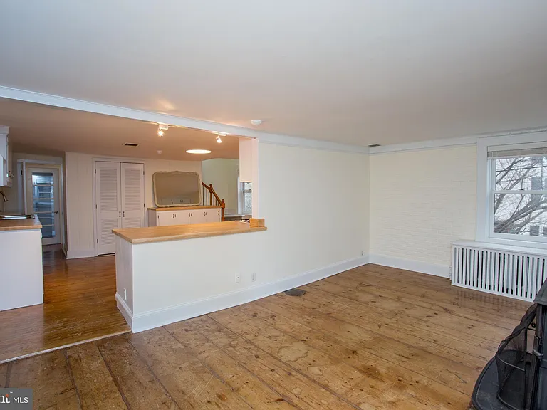 67 Ferry St — Photo 10
