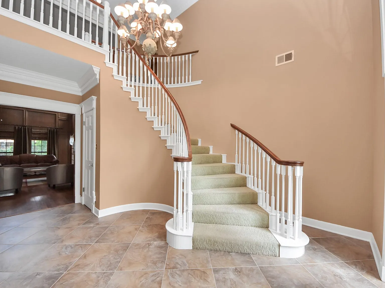 4 bed, 3.5 bath, 4304 sqft, $4,000 — Photo 4