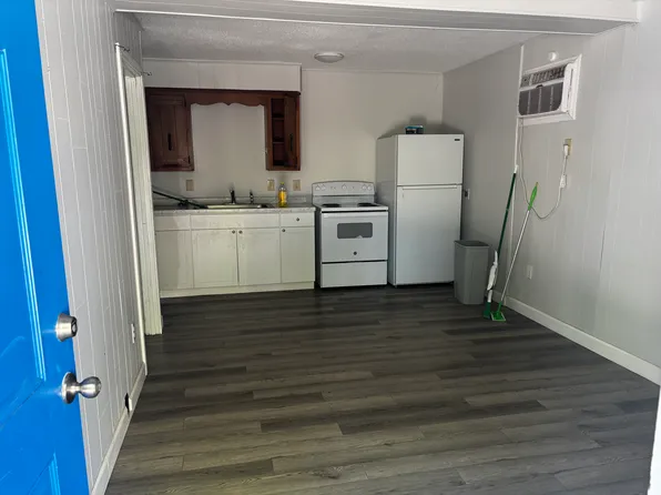 402 8th St #2, Etowah, TN 37331