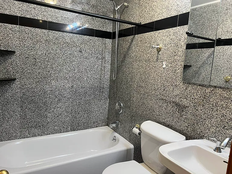 1605 Bell Blvd #1 — Photo 7