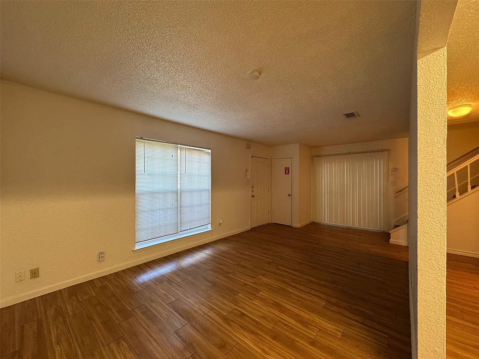 2 bed, 1.5 bath, 943 sqft, $1,667 — Photo 3