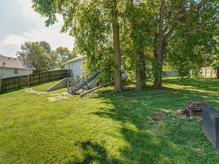 404 E Valley View Rd — Photo 41