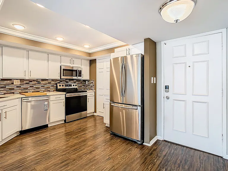 7400 Sun Island Dr #503 — Photo 9