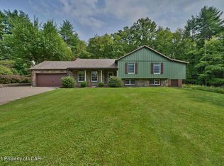 16 Hickory Rd, Dallas, PA 18612