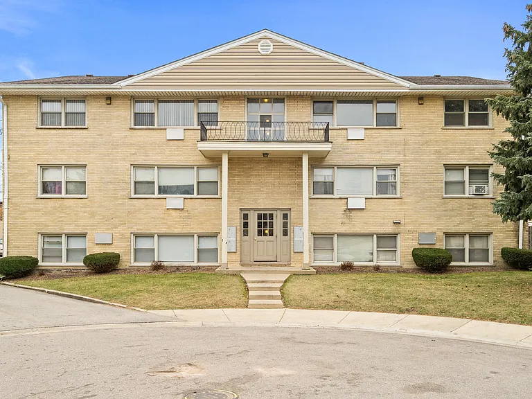 Hanover Park Blu Apartments — Photo 14