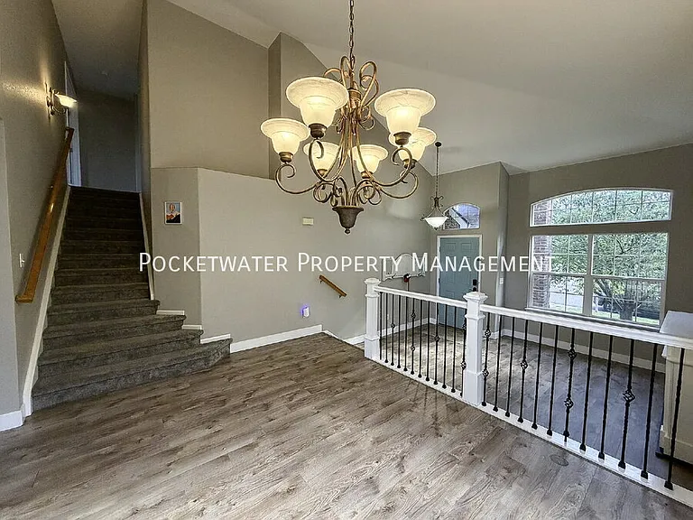 2127 Mountain Iris Dr — Photo 5
