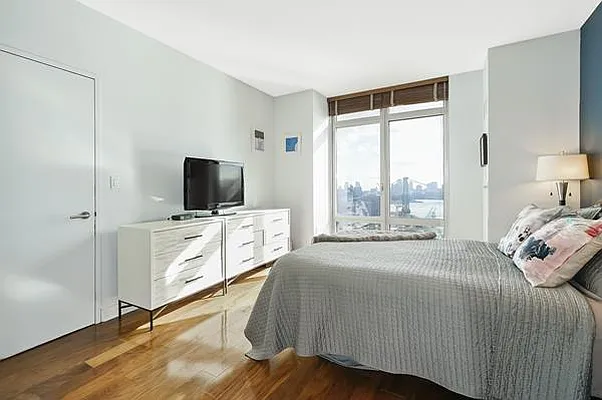 Sold by Avenue Sotheby's International Realty | media 14
