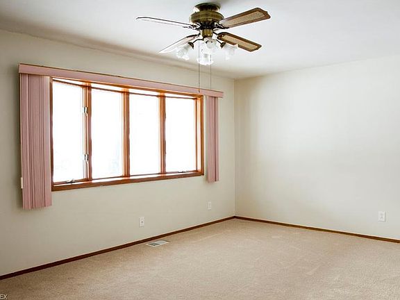 3rd image of 198 Fairpark Dr