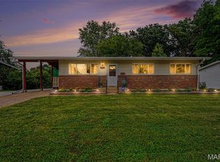 765 Kostka Ln, Florissant, MO 63031