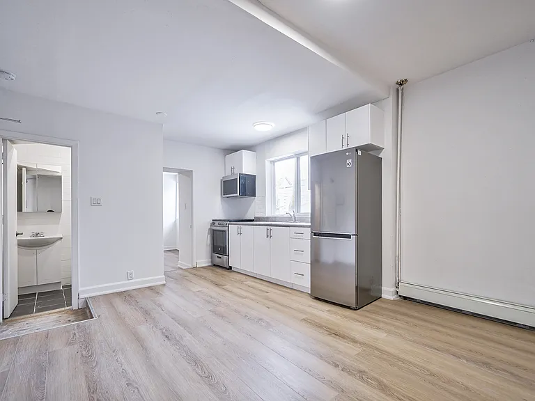 1046 Bathurst St — Photo 5