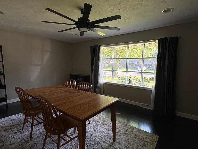 1011 Pine Valley Dr — Photo 3