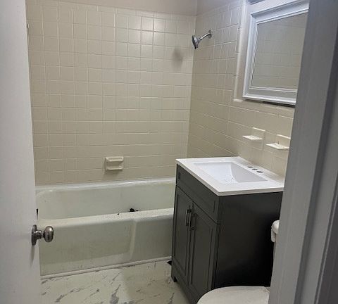 4th image of 400 Northview Dr #402