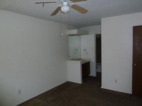 3rd image of 512 E Denton Dr