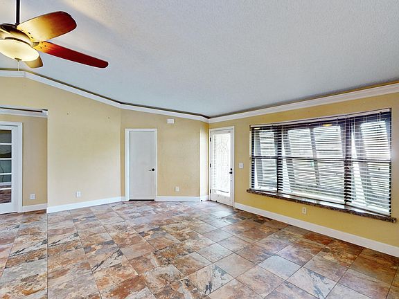 5th image of 4665 SW Vahalla Street