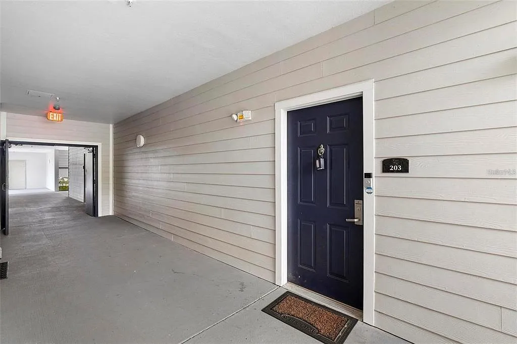 3 bed, 2.0 bath, 1269 sqft, $2,200 — Photo 4