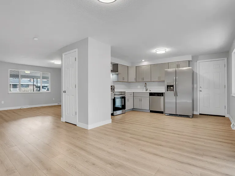 1537 S Jamaica St — Photo 23