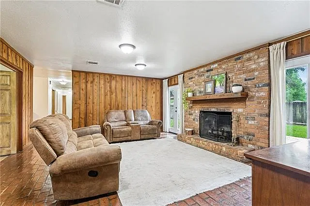 4 bed, 3.5 bath, 2648 sqft, $2,500 — Photo 4