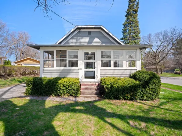 2011 Highland AVENUE, Waukesha, WI 53186