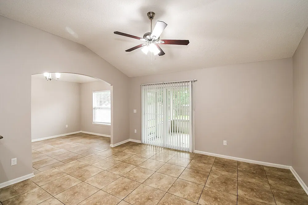 4 bed, 2.0 bath, 1638 sqft, $2,065 — Photo 3