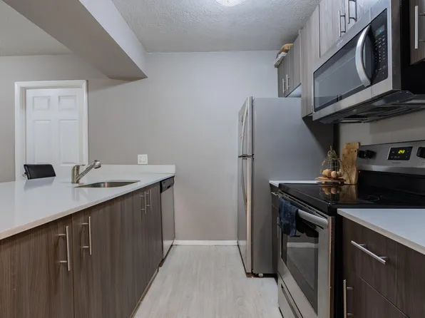 8100 Geneva Ct APT 238, Doral, FL 33166