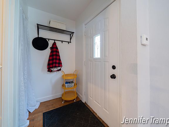 4th image of 2026 Emerald Ave NE