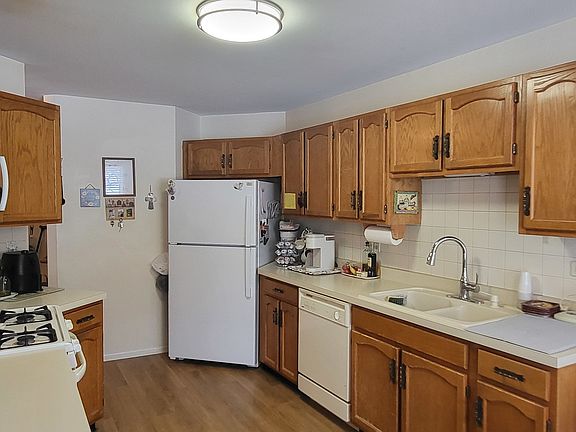 3rd image of 1803 Fox Run Dr Unit A