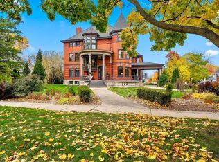 902 S Madison St, Green Bay, WI 54301