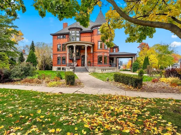 902 S Madison St, Green Bay, WI 54301