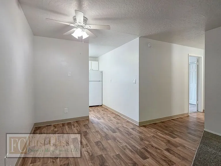 9555 SW Hall Blvd #4 — Photo 6