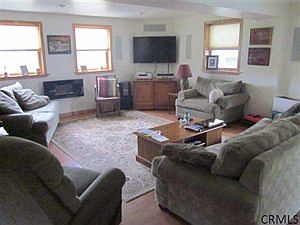 3rd image of 9 Locust Dr