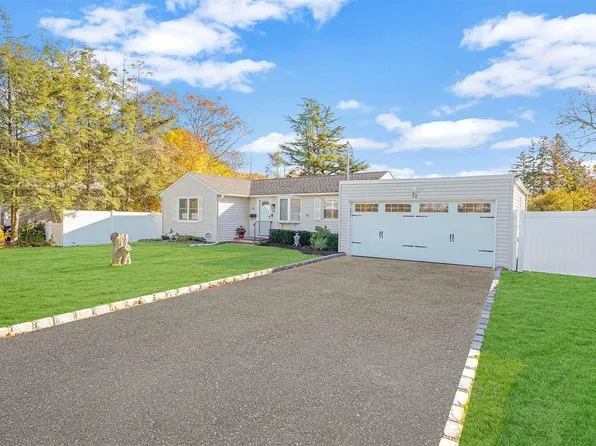 70 Woodlawn Avenue, Saint James, NY 11780
