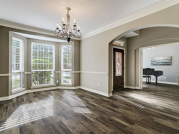 4th image of 18015 Crescent Royale Way