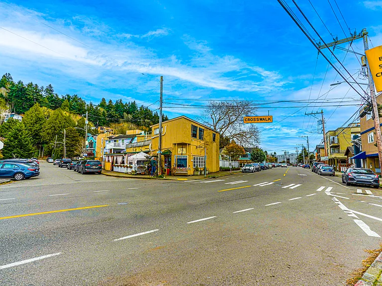4027 Beach Dr SW #1 — Photo 29