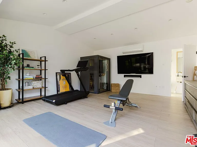 408 Westbourne Dr — Photo 33