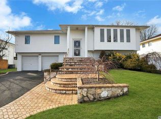 14 Chestnut Dr, Plainview, NY 11803