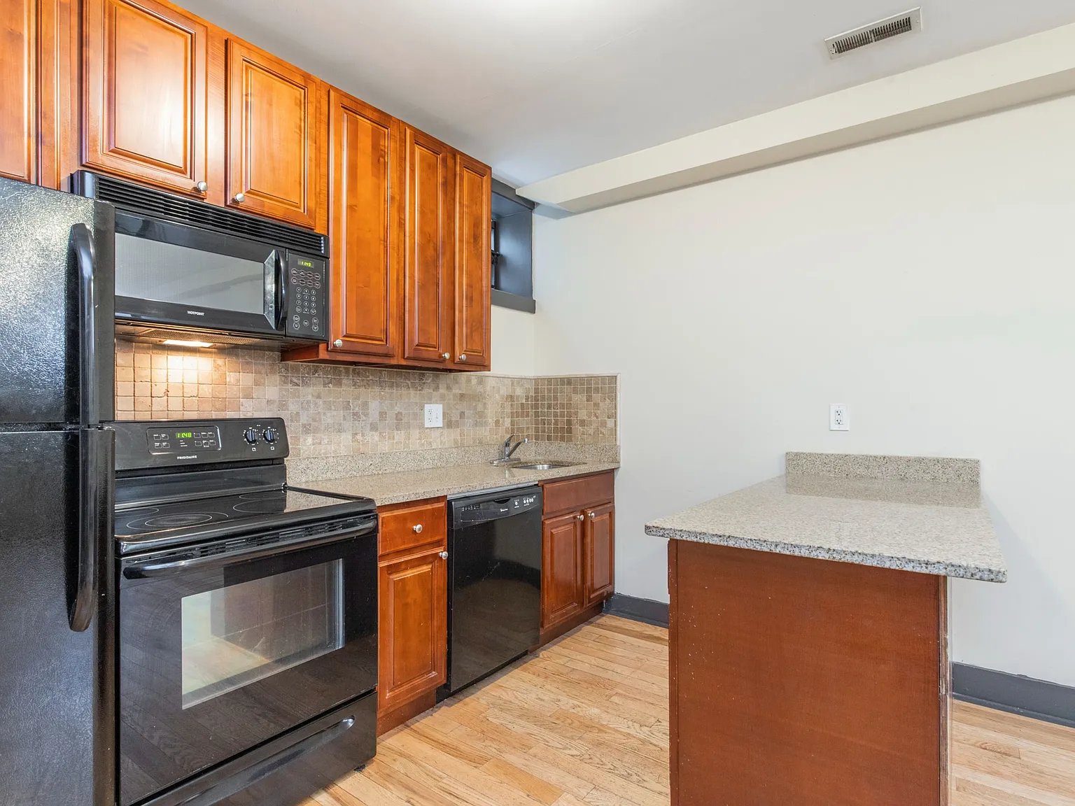 1709 Arlington St Unit A — Photo 4