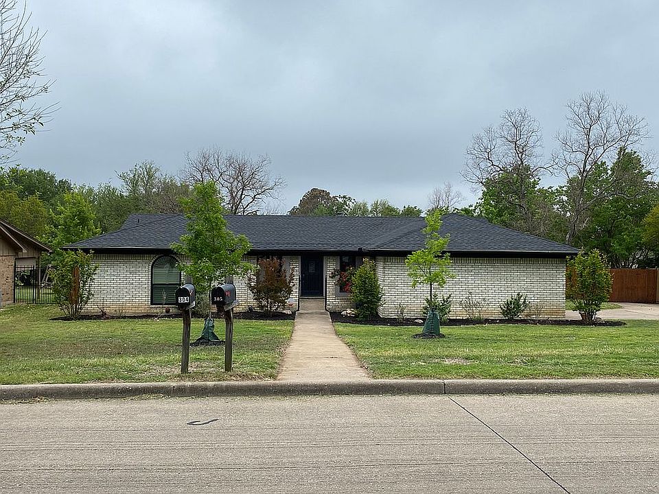 1st image of 305 Oak Valley Dr