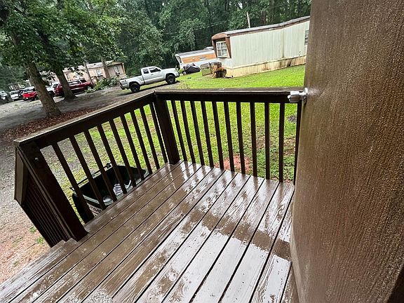 3rd image of 202 White Oak Cir
