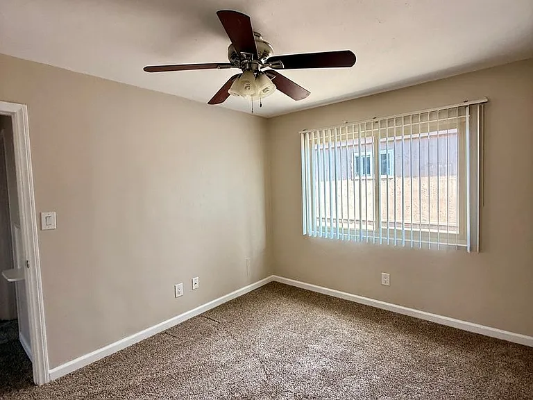 4837-4843.5 Kansas St — Photo 7