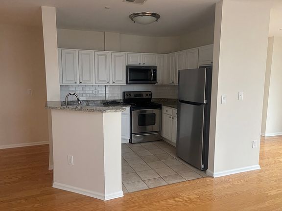 3rd image of 57 Witherspoon St #503