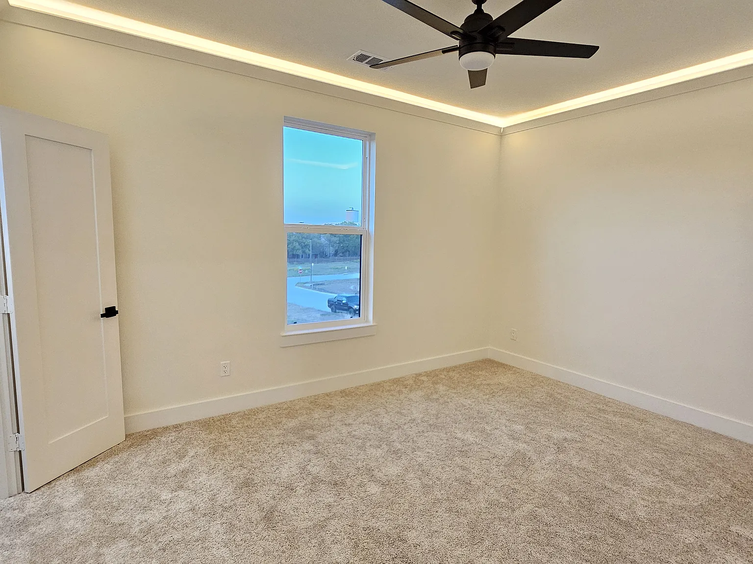 4 bed, 3.5 bath, 2180 sqft, $3,400 — Photo 4