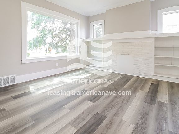 366209_002_living_room_13978529.jpg