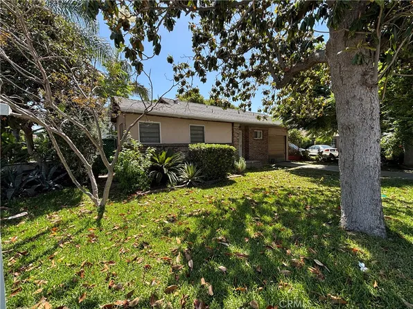 884 Lewis St, Pomona, CA 91768