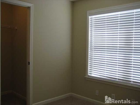 5th image of 800 Buckhaven Dr