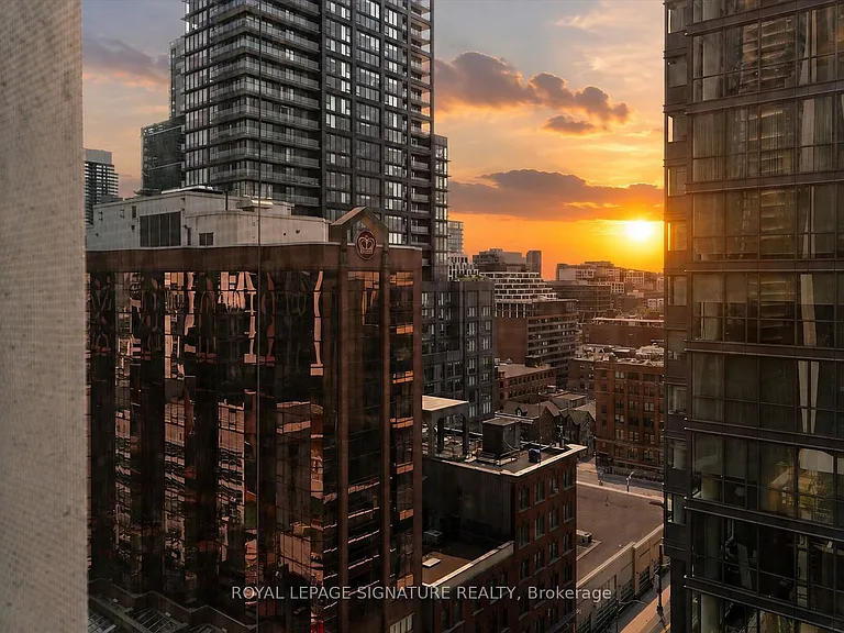 400 King St W #1519 — Photo 21