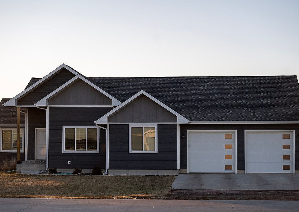 1st image of 303 Tulip Ln