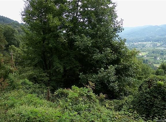 5th image of 12 High Cliff Dr
