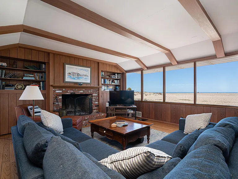 2124 E Oceanfront — Photo 10