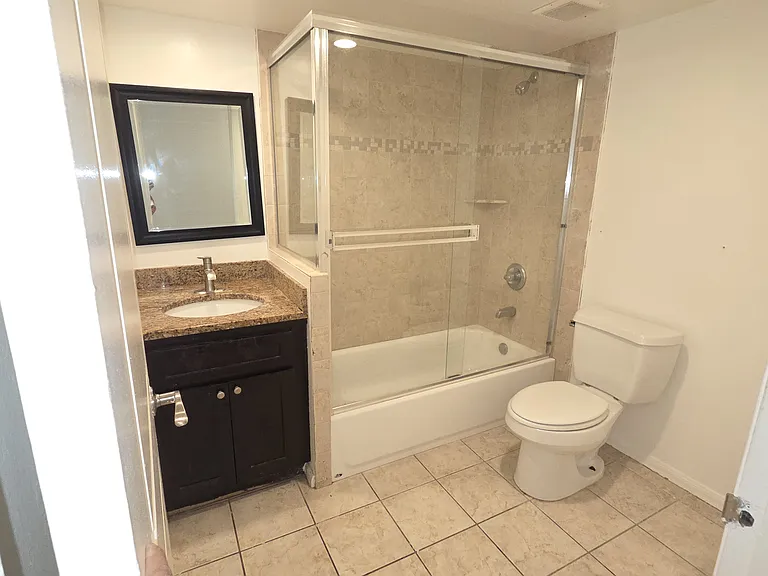 14537 Archwood St #301 — Photo 8