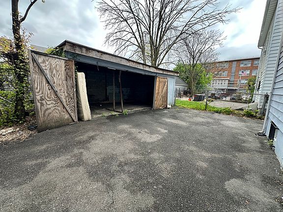 5th image of 256 Munn Ave Floor Basement